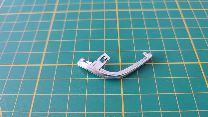 Pare-chocs arrière gauche miniature Bburago Burago Lancia Aurelia B24 Spider 1955 1/18 1/18e #B87