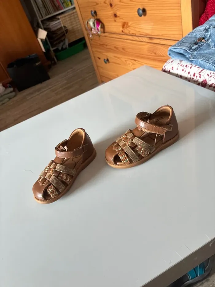 Sandales taille 22 - photo numéro 2
