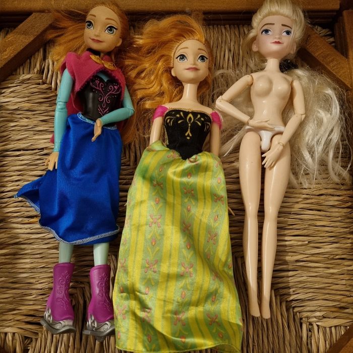 2 poupées Disney LA REINE DES NEIGES