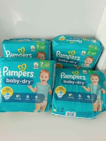 4 paquets Pampers taille 7