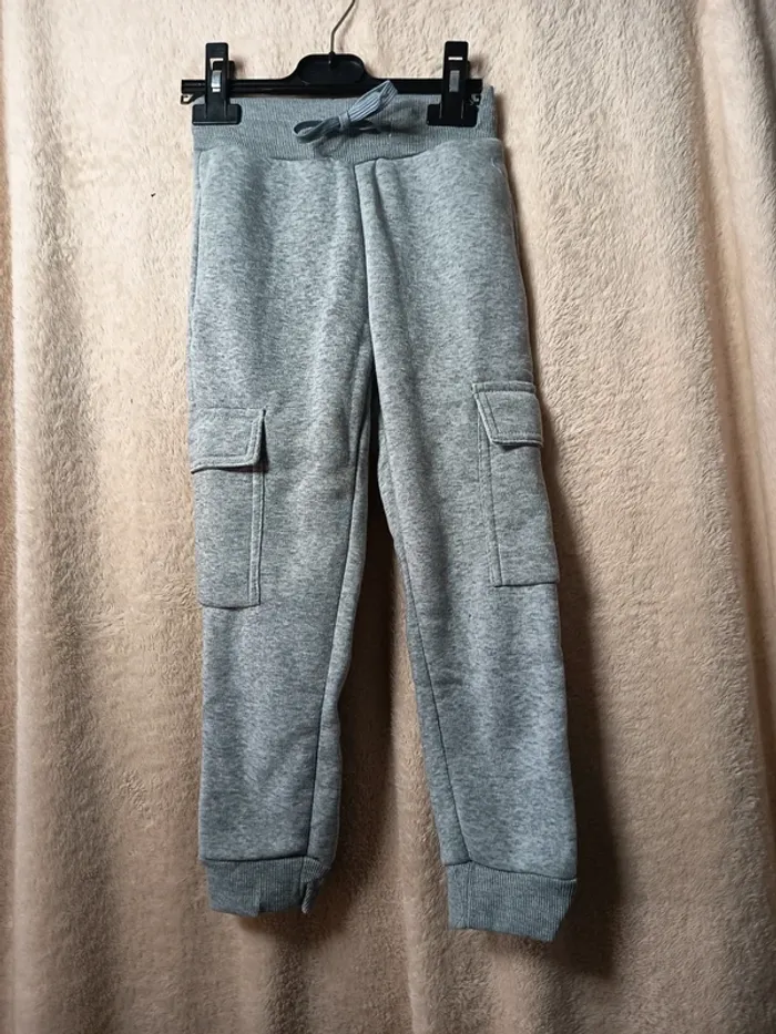 Pantalon sport cargo enfant. Marque Profile (A330)