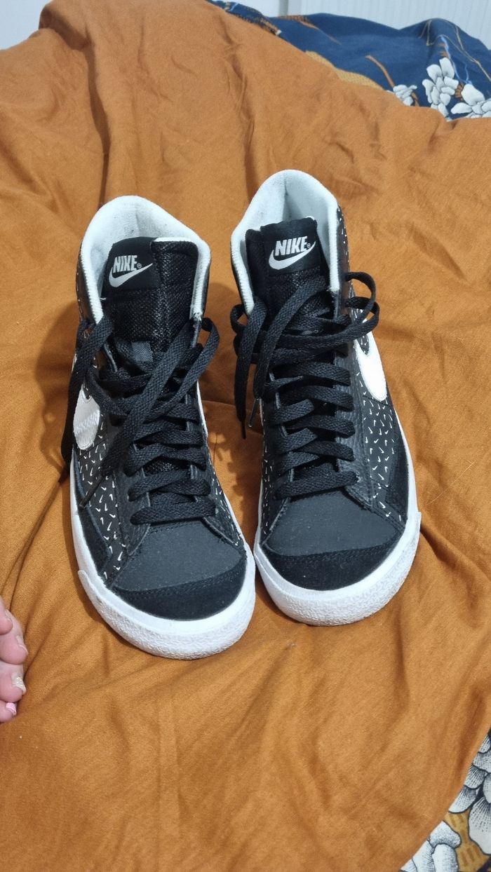Baskets Blazzer Nike taille 37,5 - photo numéro 2