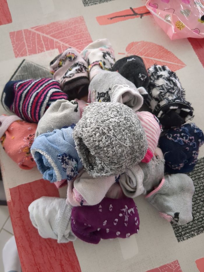 Lot 22 paires de chaussettes pointure 27-30