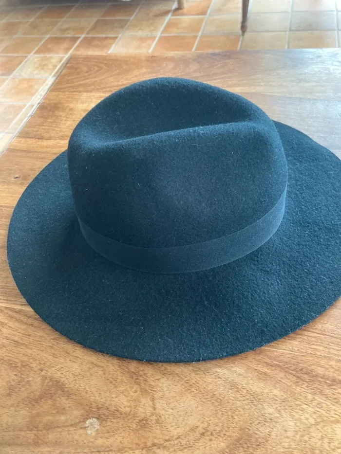 Chapeau noir en laine - photo numéro 4