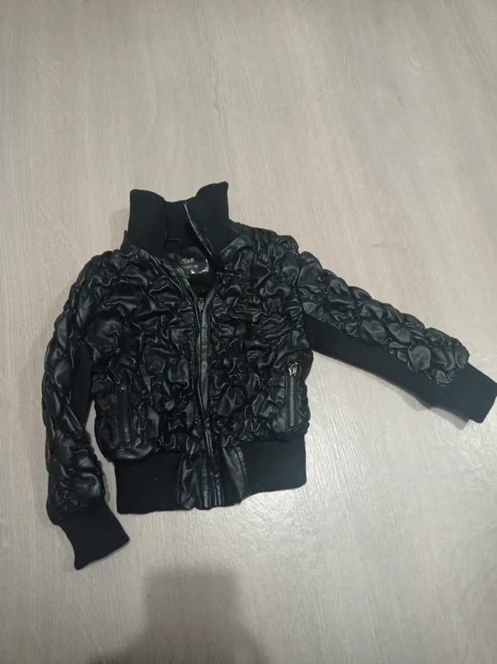 Veste en simili cuir noir pour petite fille