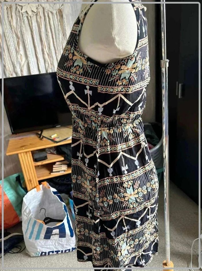 Tres  jolie  robe cintrée  coloree  taille 40/42 - photo numéro 4