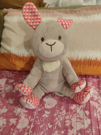 Doudou lapin rose gris nature et Découvertes