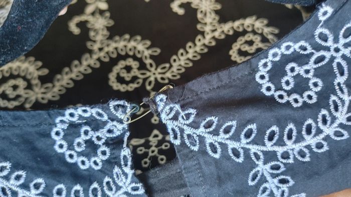 Robe en cotton noir brodé chic - photo numéro 10