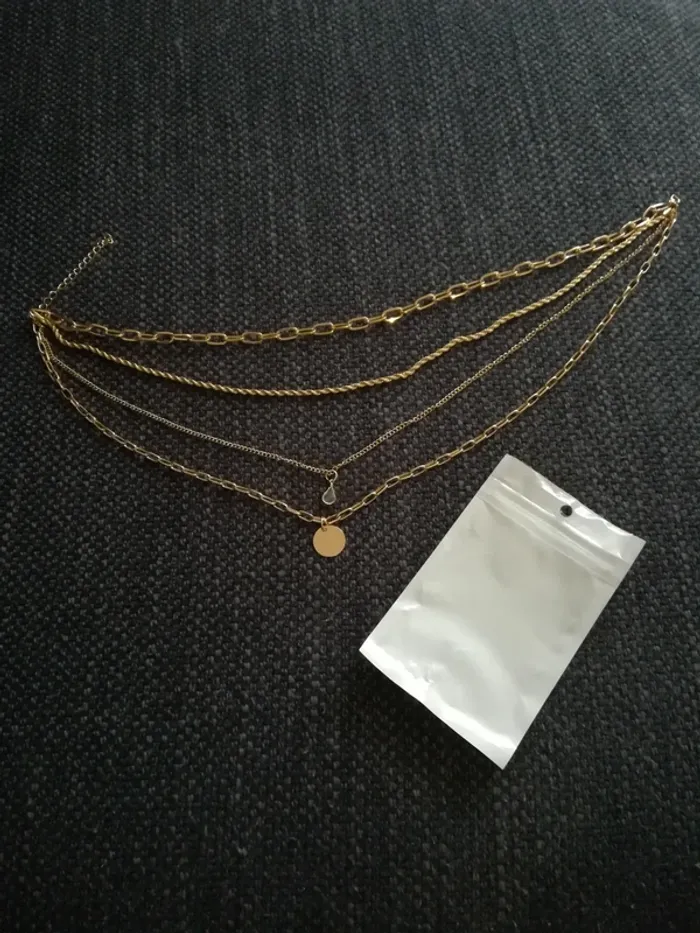 Magnifique collier doré à 4 rangs, neuf