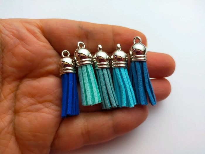 25 à 30 pompon glands bleu pour bijoux Lot n°1900 - photo numéro 3