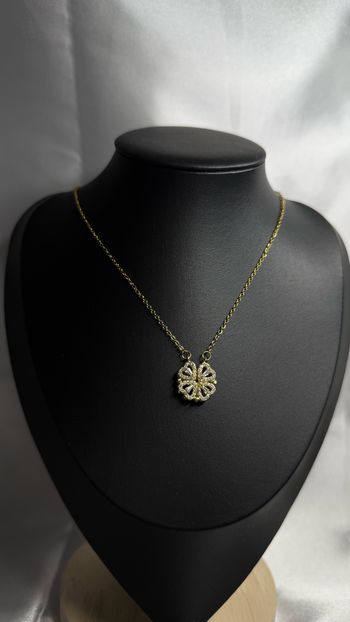 Collier doré “Cœur Cristal” – Élégance & éclat romantique