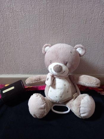Peluche musical ours Nattou