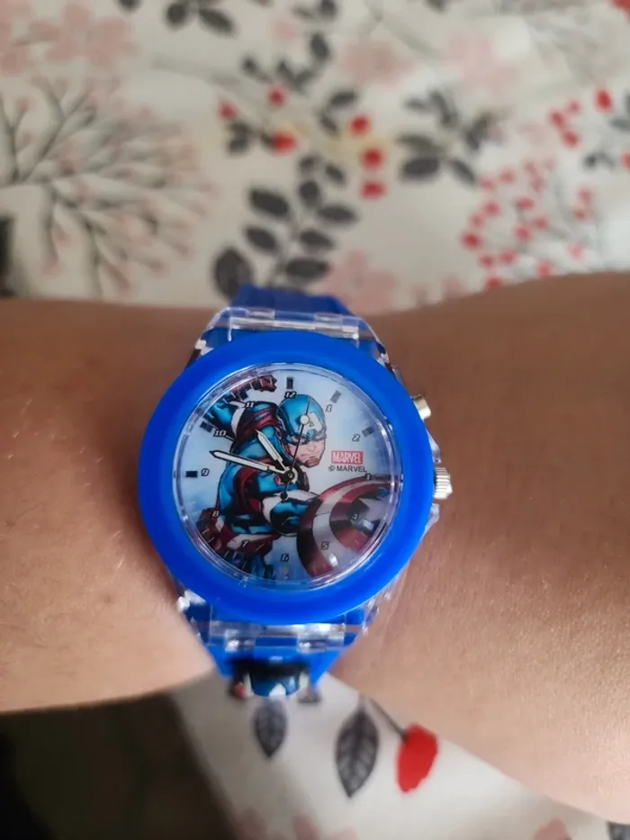 Montre lumineuse captain america - photo numéro 5