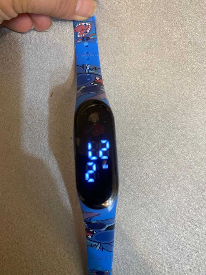 Montre bleue Stich Disney digitale réglable plastique neuve - n91i - photo numéro 2
