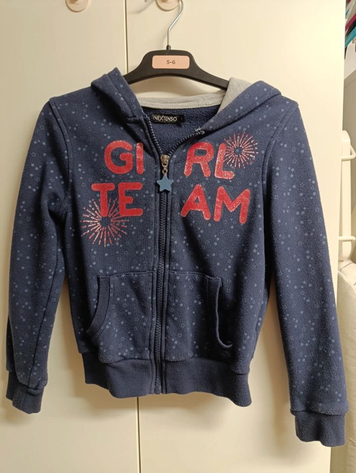 Gilet fille, In Extenso