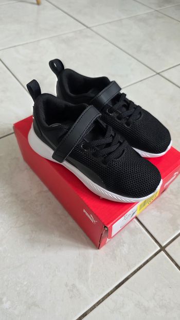 Baskets puma garçon taille 26 neuves
