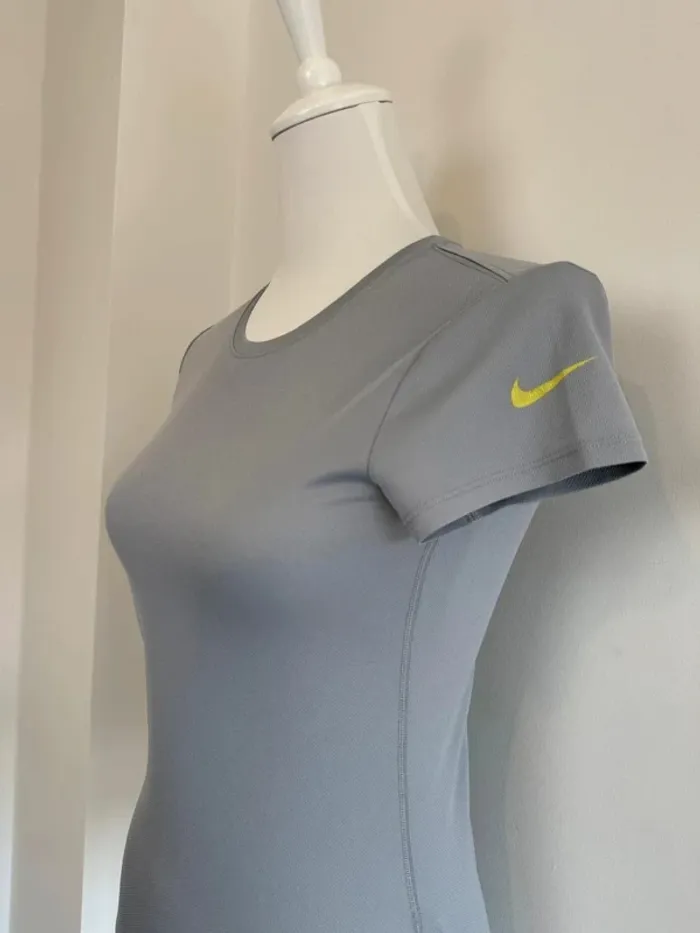 T-shirt de sport Nike femme Dri-fit taille XS bleu gris super état - photo numéro 2