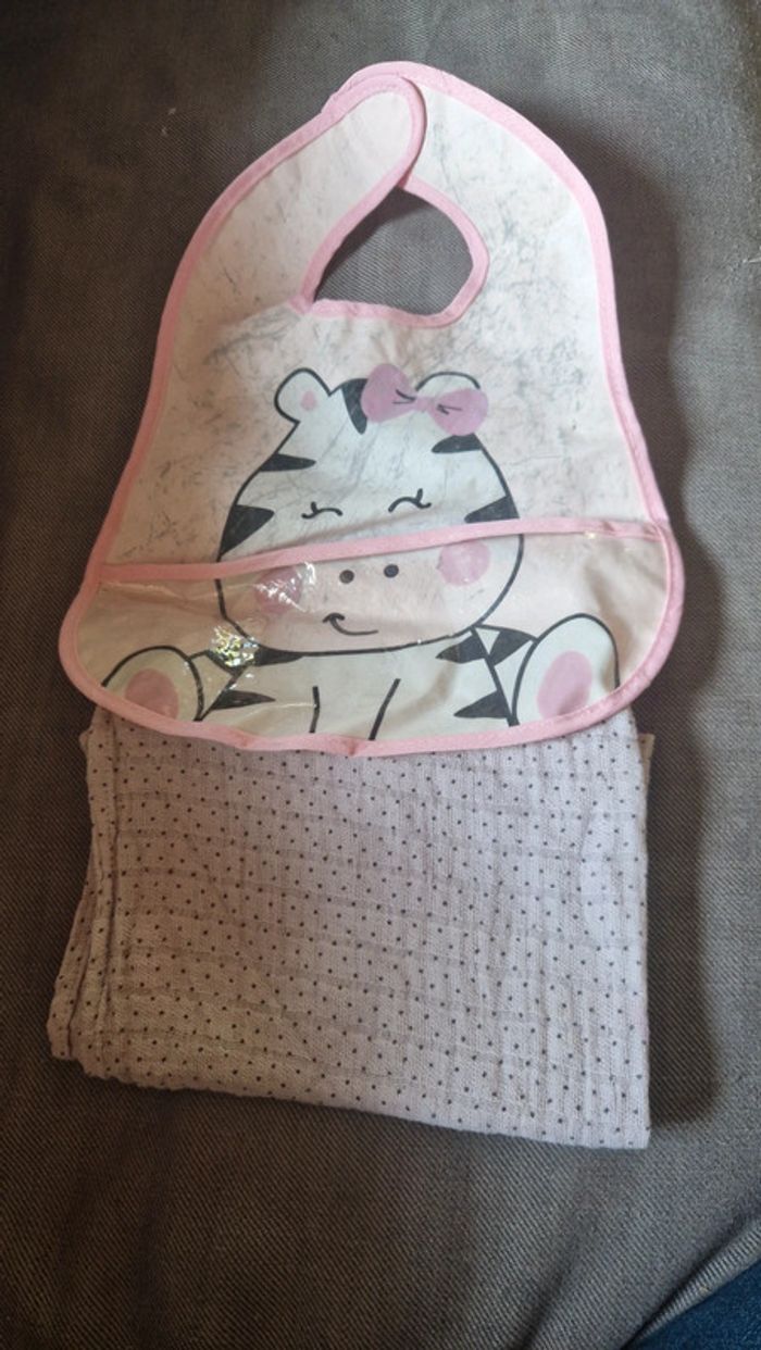 Lot bavoir plastique rose - photo numéro 5