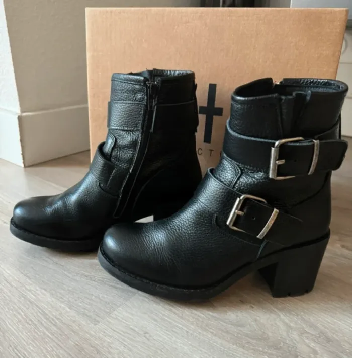 Bottines noires en cuir