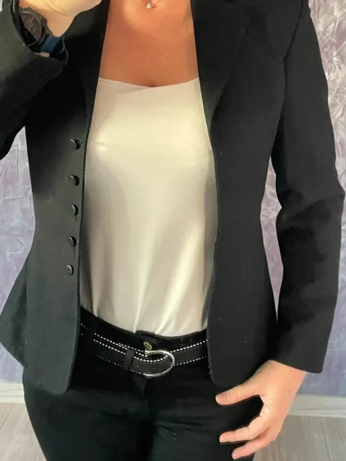 Superbe veste noire chic boutons serrés - photo numéro 3