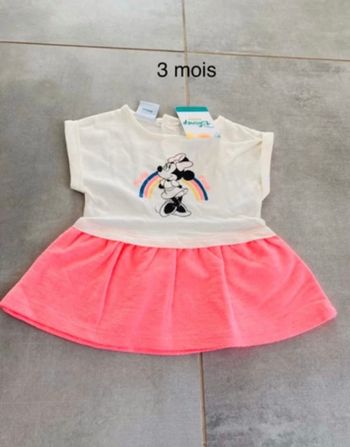 Robe minnie Disney 3 m’ois neuve