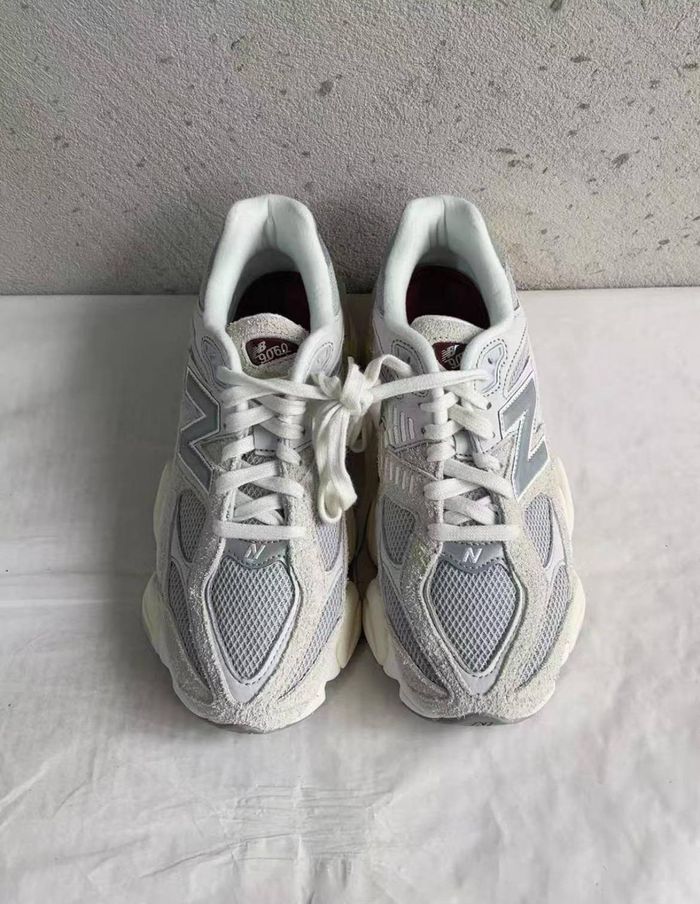 Baskets New Balance 9060 LNY taille 44 - photo numéro 2