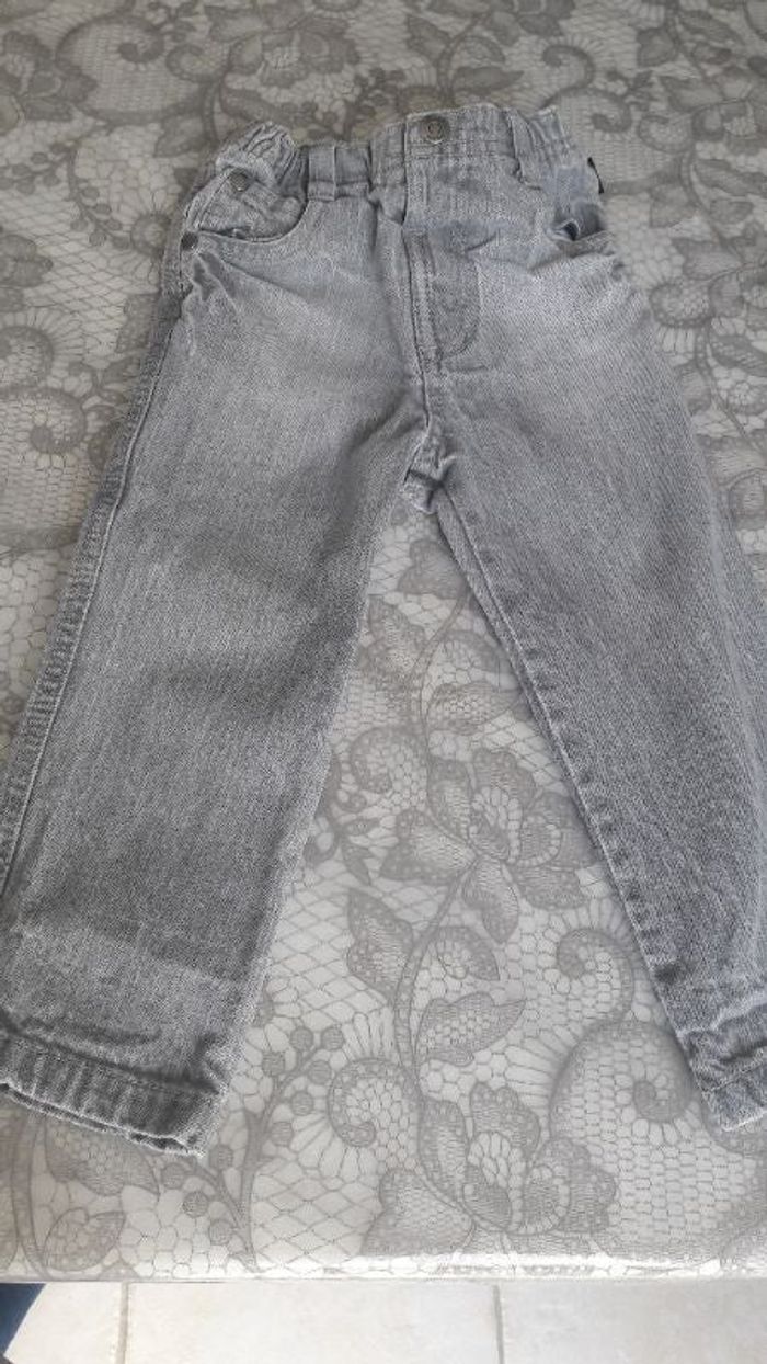 Lot de 2 jeans filles 23-24 mois