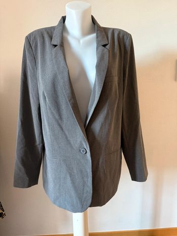 Blazer grande taille en très bon état gris essentiel taille 52