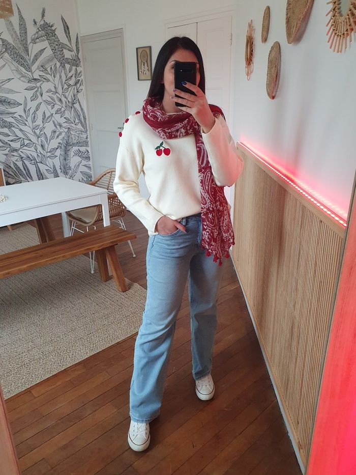 Foulard pompons bordeaux et blanc - photo numéro 2