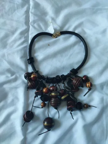 Collier en bois