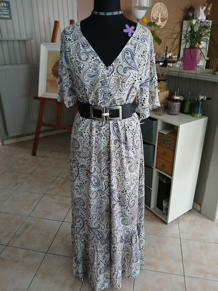 Belle robe longue T46.