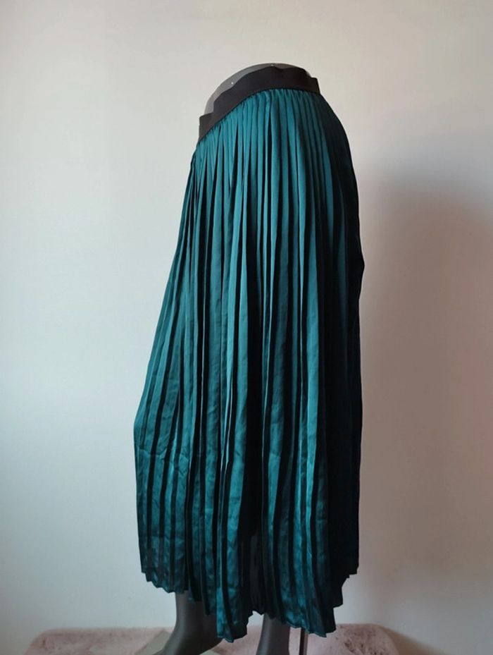 Jupe mi-longue plissée satinée Promod taille L - photo numéro 2