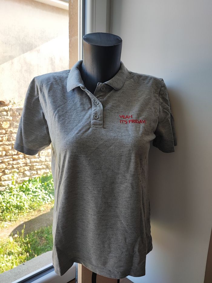 9 – Tee-shirt / Polo gris stylé & intemporel mixte 👕