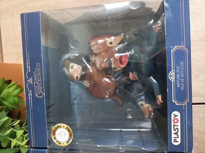 Lot 2 figurines Norbert Dragonneau et pile de niffleurs les animaux fantastiques - photo numéro 4