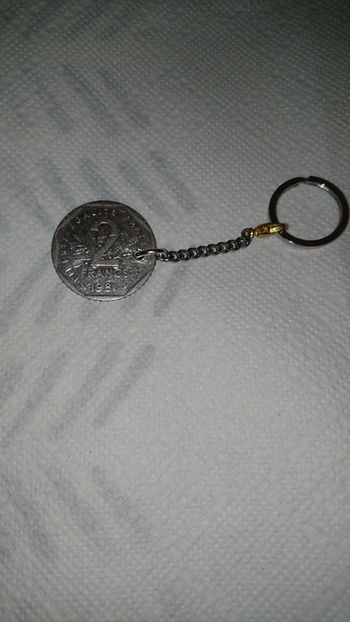 Porte clé pièce francs 1981