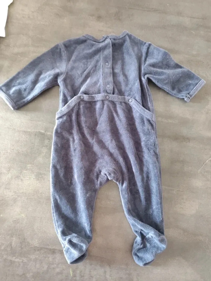 Pyjama bon état - photo numéro 2