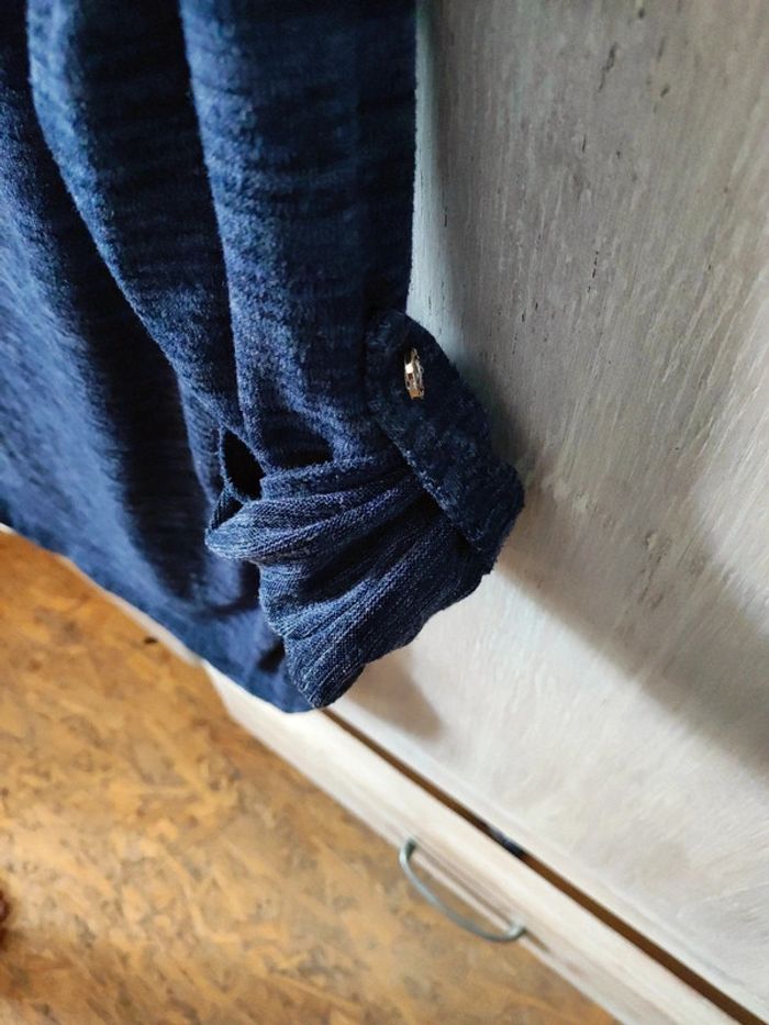 Pull léger bleu avec épaulette simili cuir - photo numéro 4