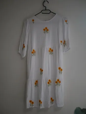 Robe blanche fleurs, S