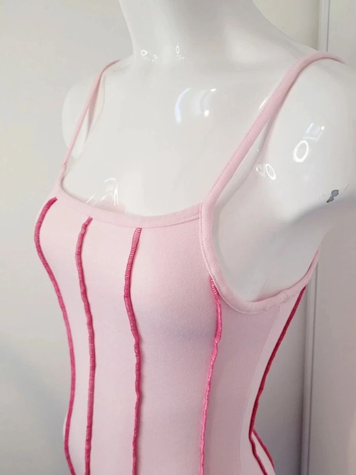 Belle robe Jennyfer taille S (36) - photo numéro 2