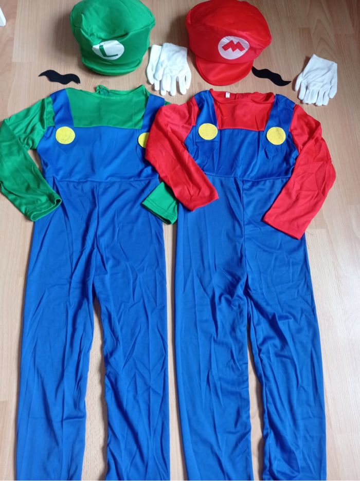 Lot déguisement Mario + luigi et accessoires 6ans - photo numéro 3