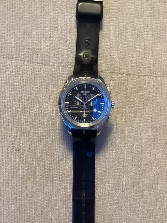 Montre Chrono Cerruti. Pile neuve. - photo numéro 2