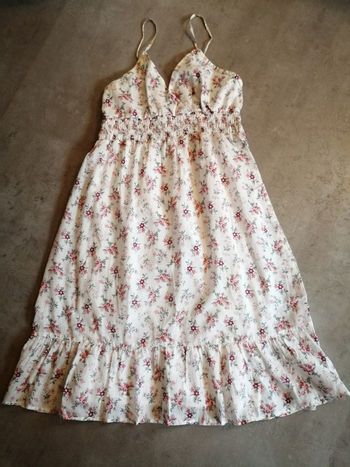 Robe à bretelles fleurie doublée  Longueur 92 cm Taille 38 Camaïeu Neuve