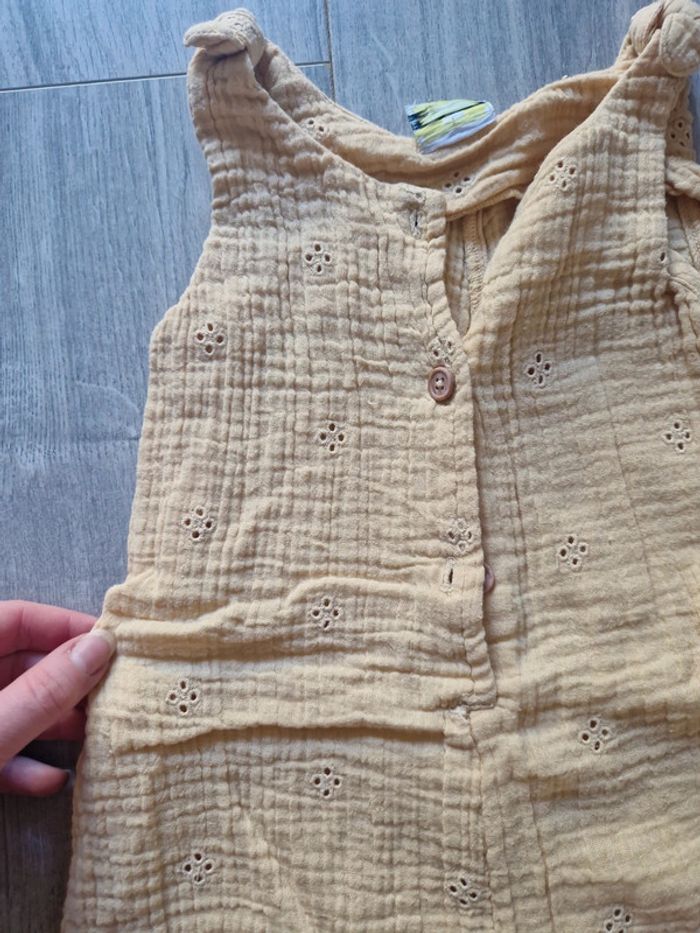 Combishort fille jaune motifs broderie gaze de coton T24mois TBE tape à l'œil - photo numéro 3