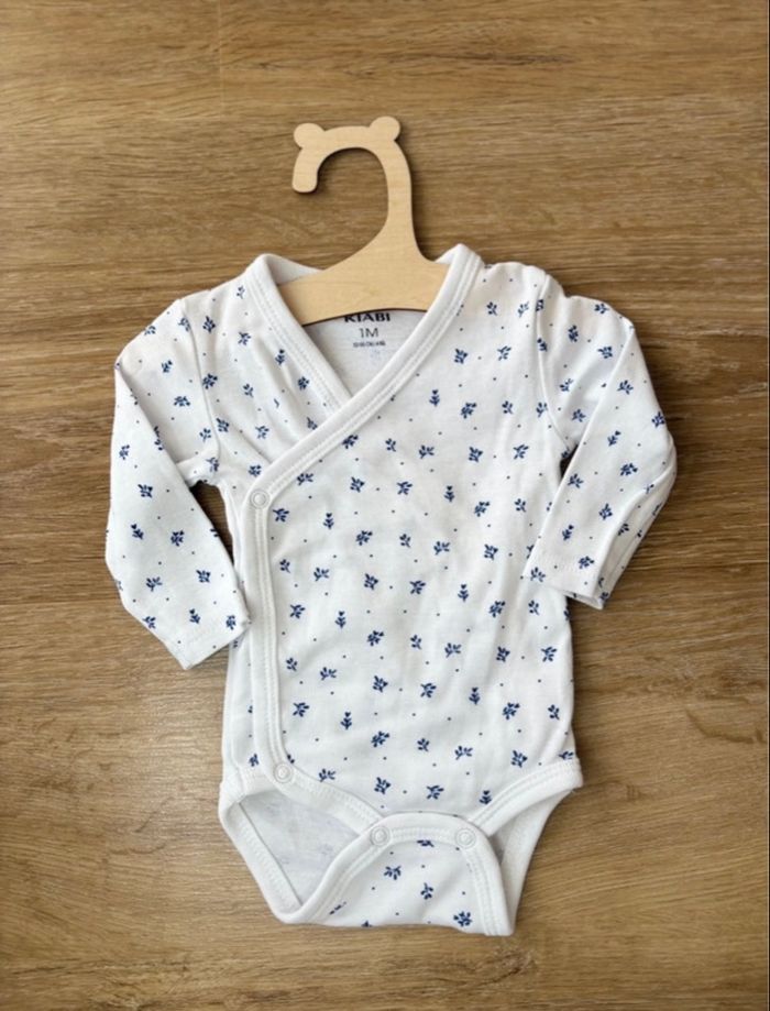 Body blanc avec motifs bleus bébé fille - 1 mois