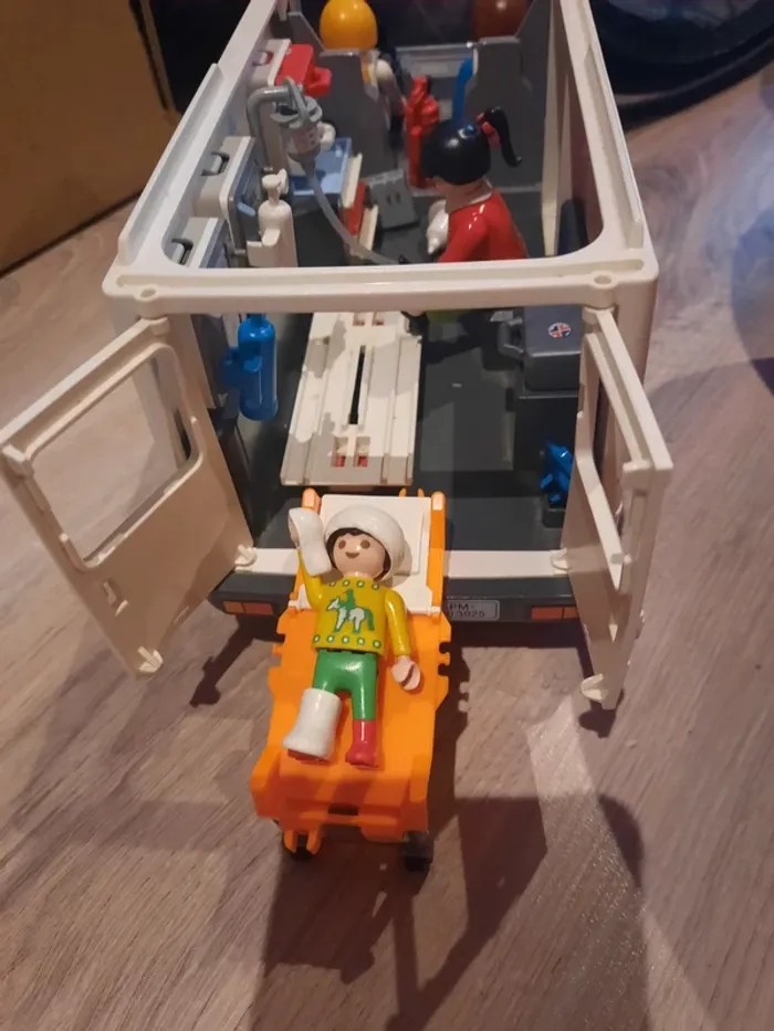 Ambulance 'Playmobil' - photo numéro 5