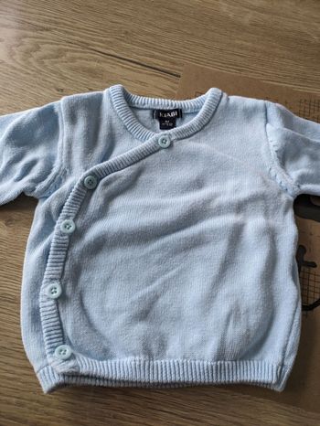 Petit gilet pull 1 mois