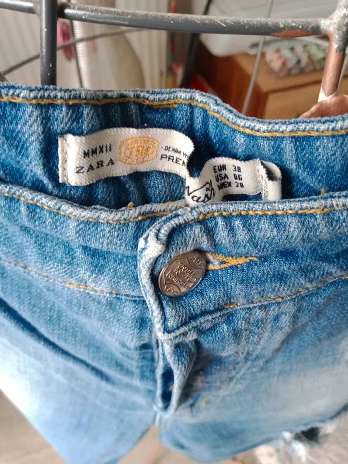 Jeans bleu  troué Zara - photo numéro 7