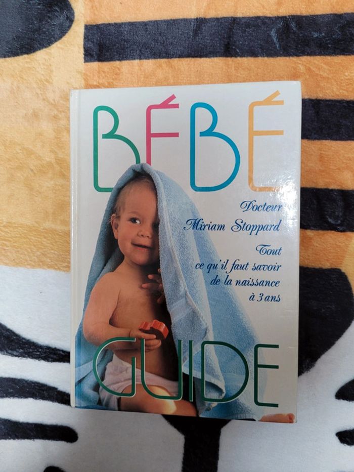 Livre Bébé Guide de la naissance à 3 ans
