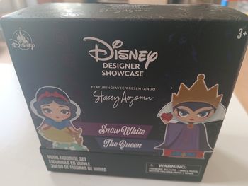 Figurines neuves blanche  neige et la reine neuves