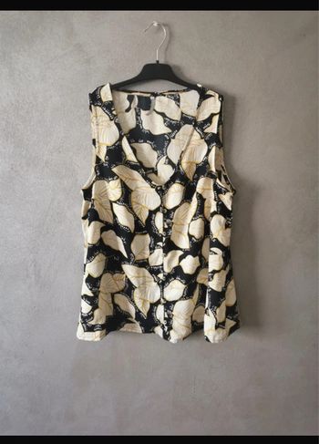 Très jolie tunique sans manches. Taille 40.Neuf